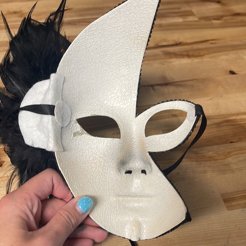 Masquerade mask - Picture 3 of 3